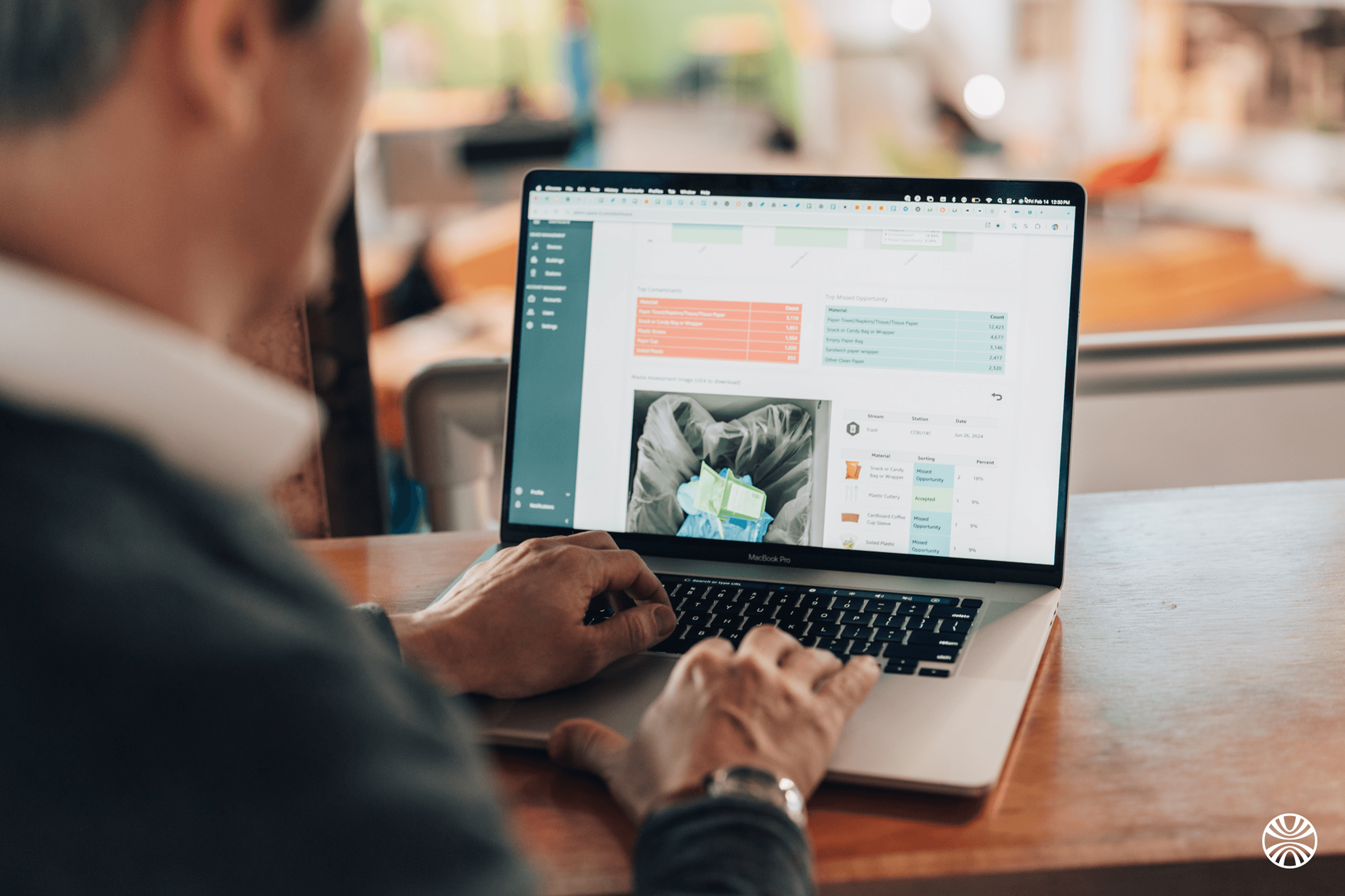 a blurry photo of a clock on a wall