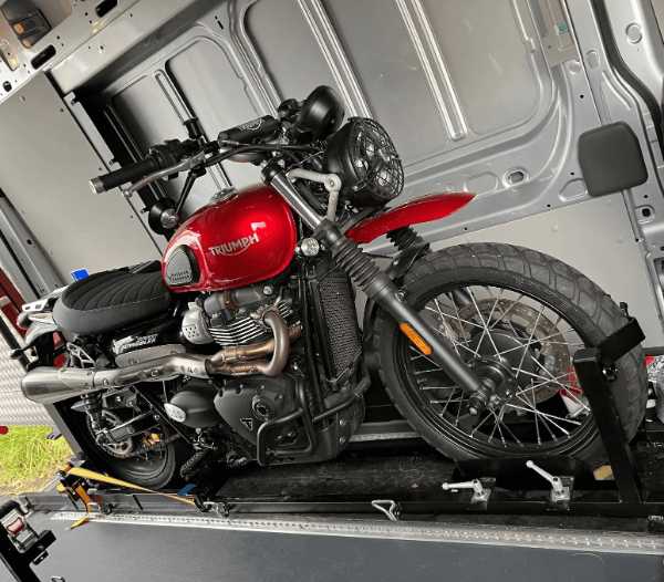 Elromlott motorkerékpár elszállítása és mentése – Borbély Motors