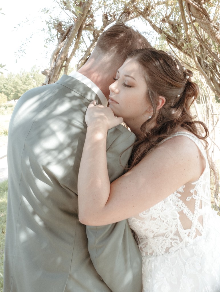 Album photo de luxe — French wedding photographer Paris — luxury wedding book France — Maison Elion — relique photographique rare — fragment intemporel — rituel artistique — photographe mariage haut de gamme — Seine-et-Marne 77 — album mariage bespoke sur mesure — timeless photography France — image symbolique — luxury French wedding photographyel photographique — portrait artistique — confiance en soi — estime de soi — image de soi — fragment photographique — relique intime Maison Elion — photographe Seine-et-Marne 77 — portrait bespoke sur mesure — timeless photography France — photographie de rituel en France — portrait de luxe — image rare et significative