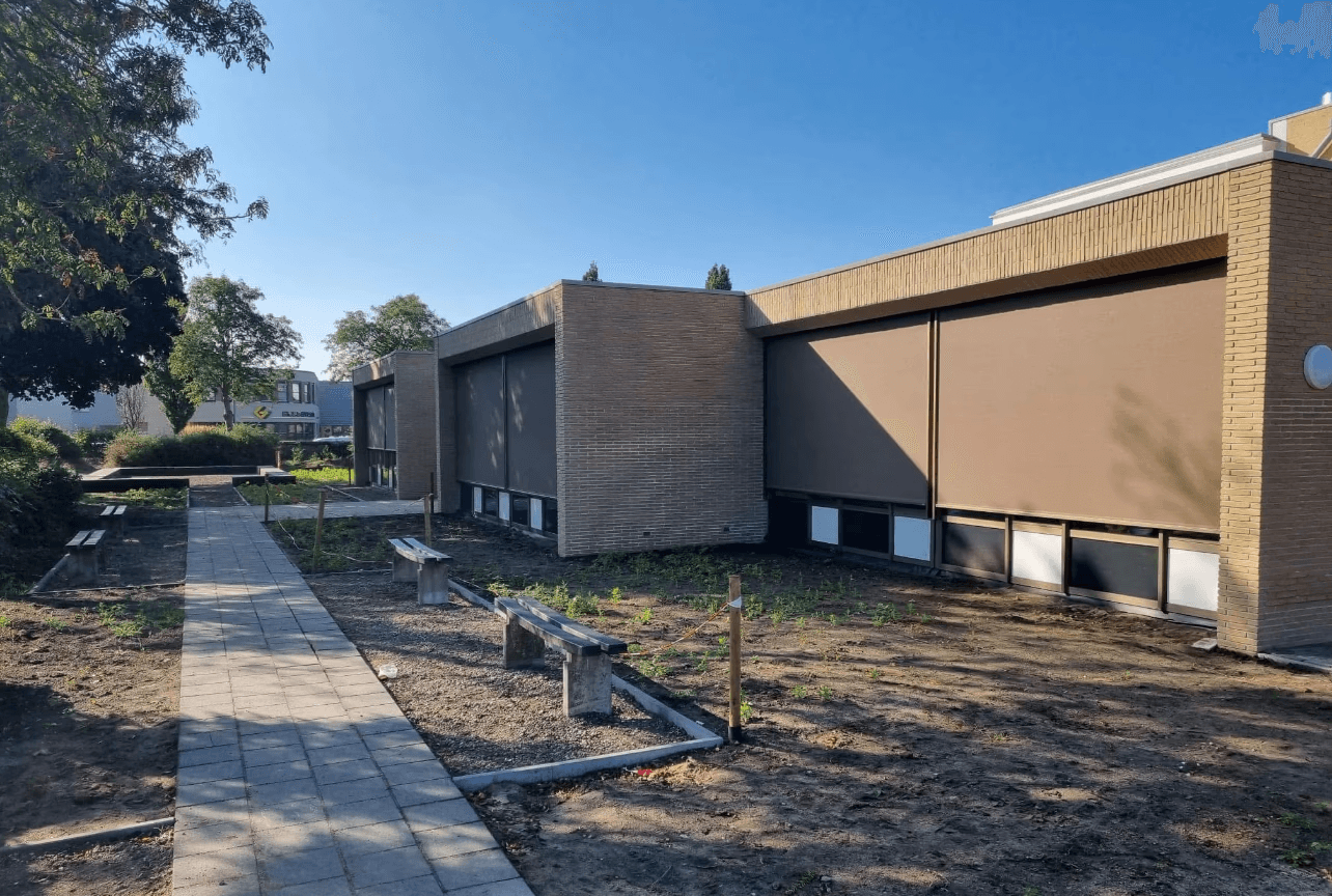 Zonwering op schoolpand - door Dugreja