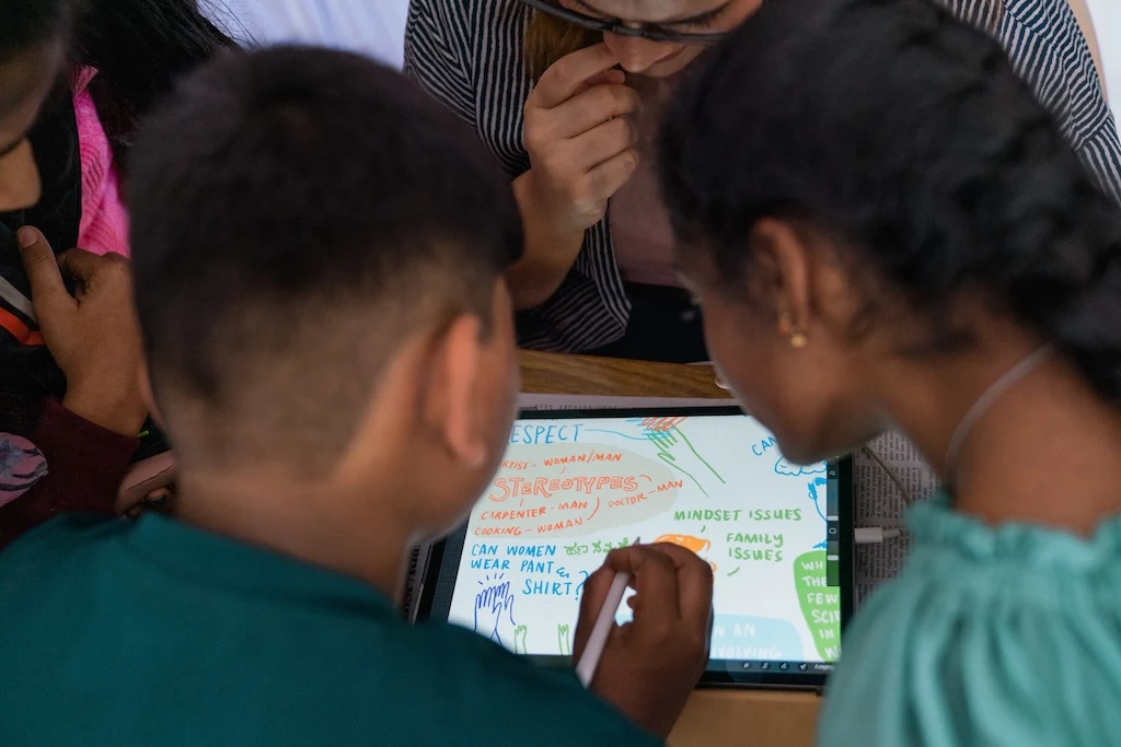 Collaborative visual thinking session with team reviewing digital sketchnotes and mind mapping - Noteworthy facilitation service