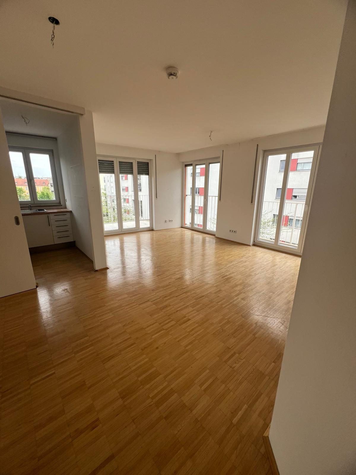Entrümpelung Freising, ein Keller der ausgeräumt wird und sortiert wurde. 