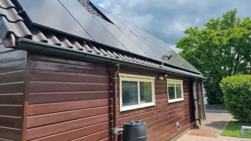 Nieuwe dakgoot aan woning Holland Goot