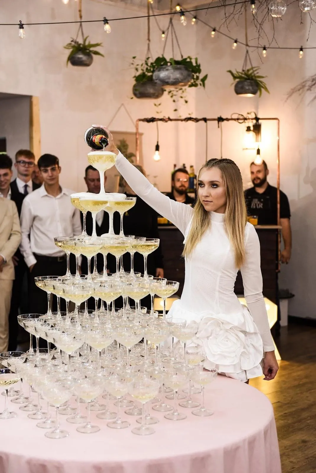 profesjonalny barman na wesele wicemistrz świata flair filip ciszkowski