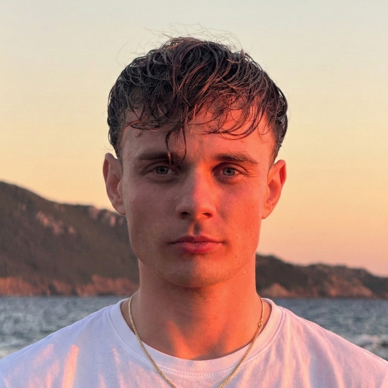 Photo de Loris Kary-Potes qui illustre son histoire et son parcours.