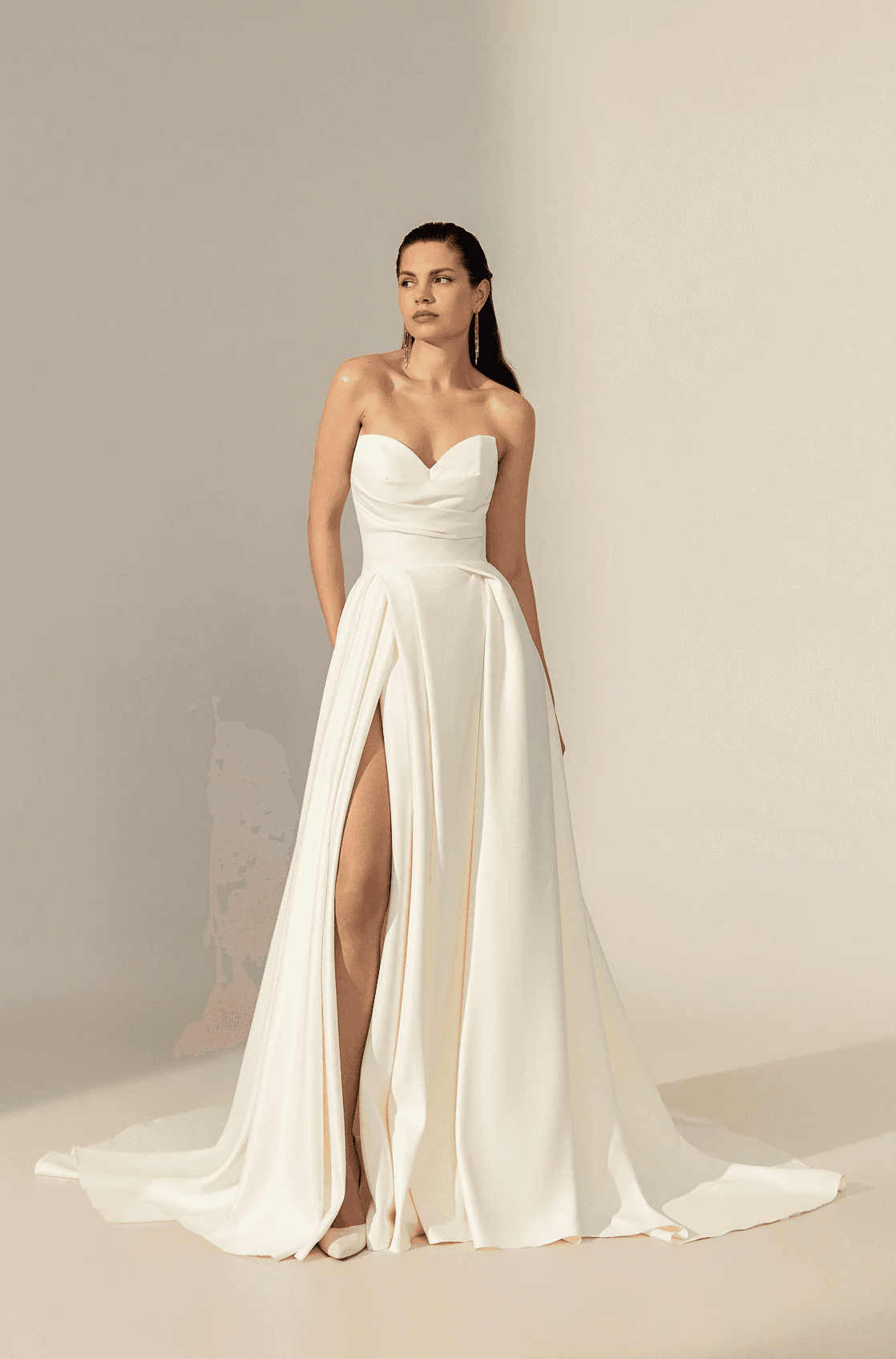 Schlichtes Brautkleid aus Satin ohne Spitze