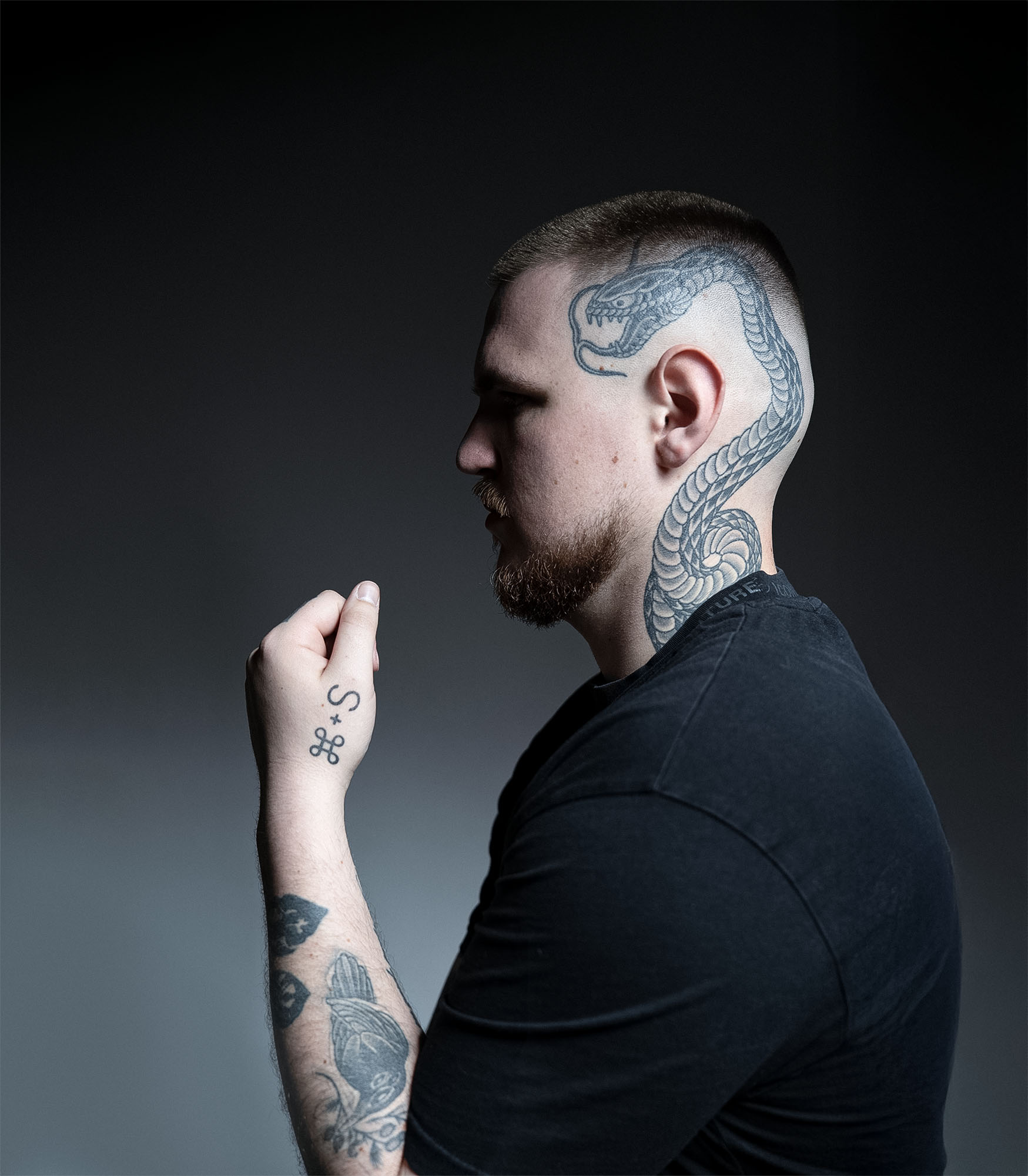 Zdjęcie Daniela Olszowskiego, projektanta graficznego, autora portfolio