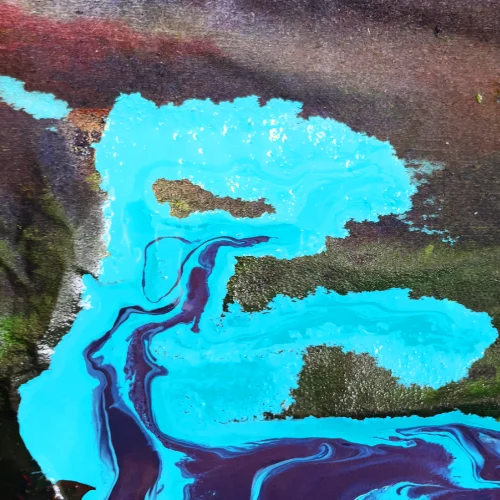 macchie di tinte colorate