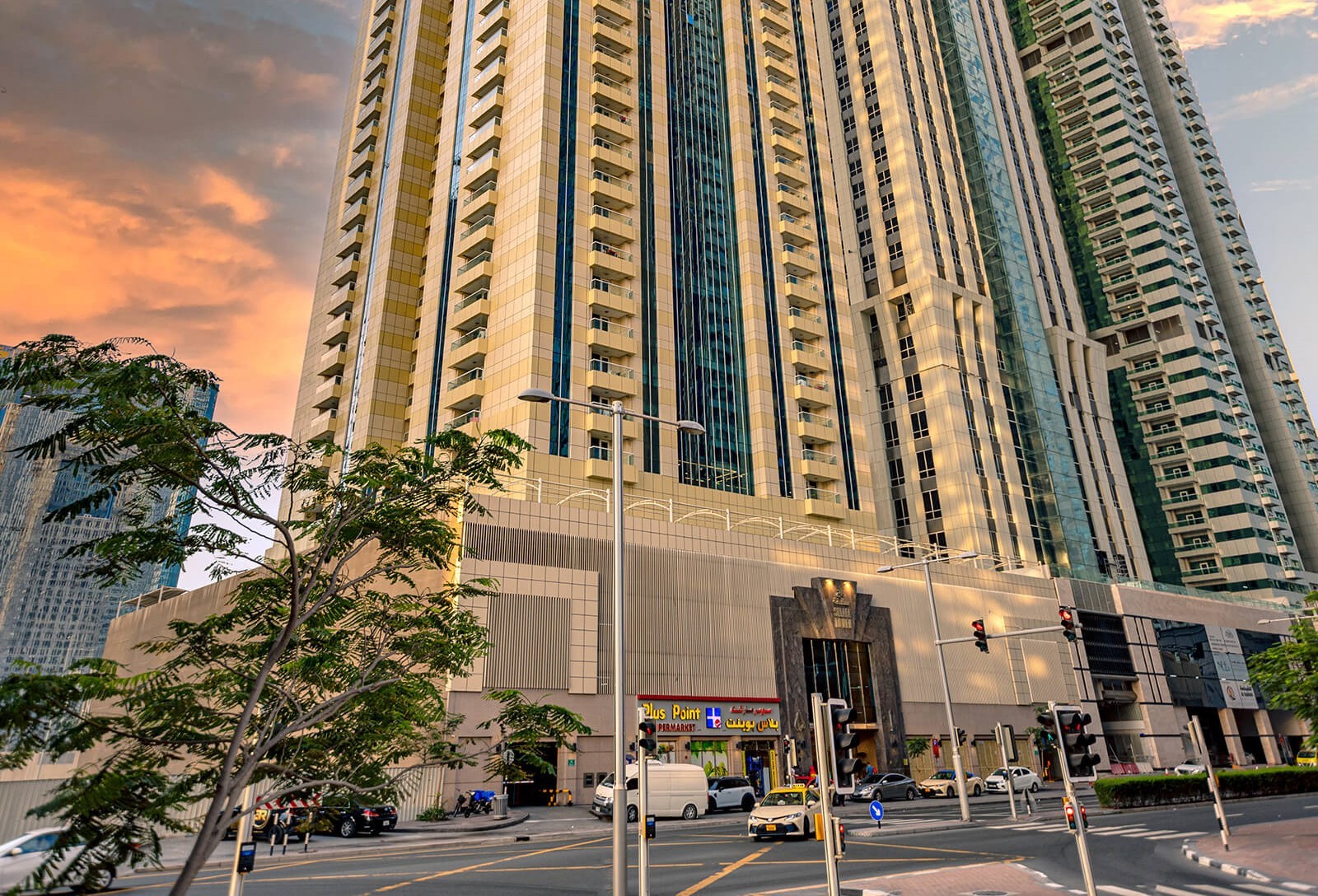 Our real estate agents offer listings in Sulafa Tower, a premier Dubai Marina skyscraper.