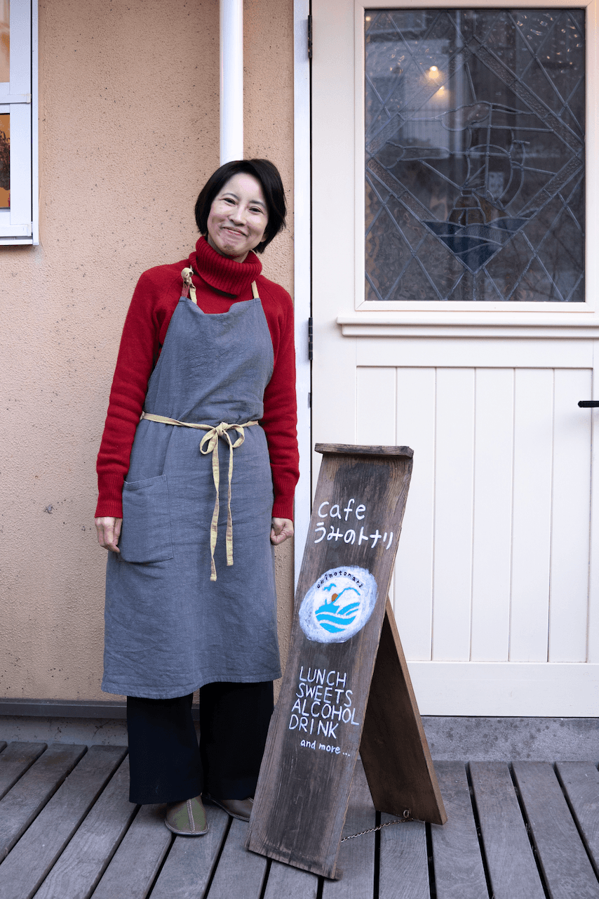 Owner of Cafe Umi no Tonari standing outside