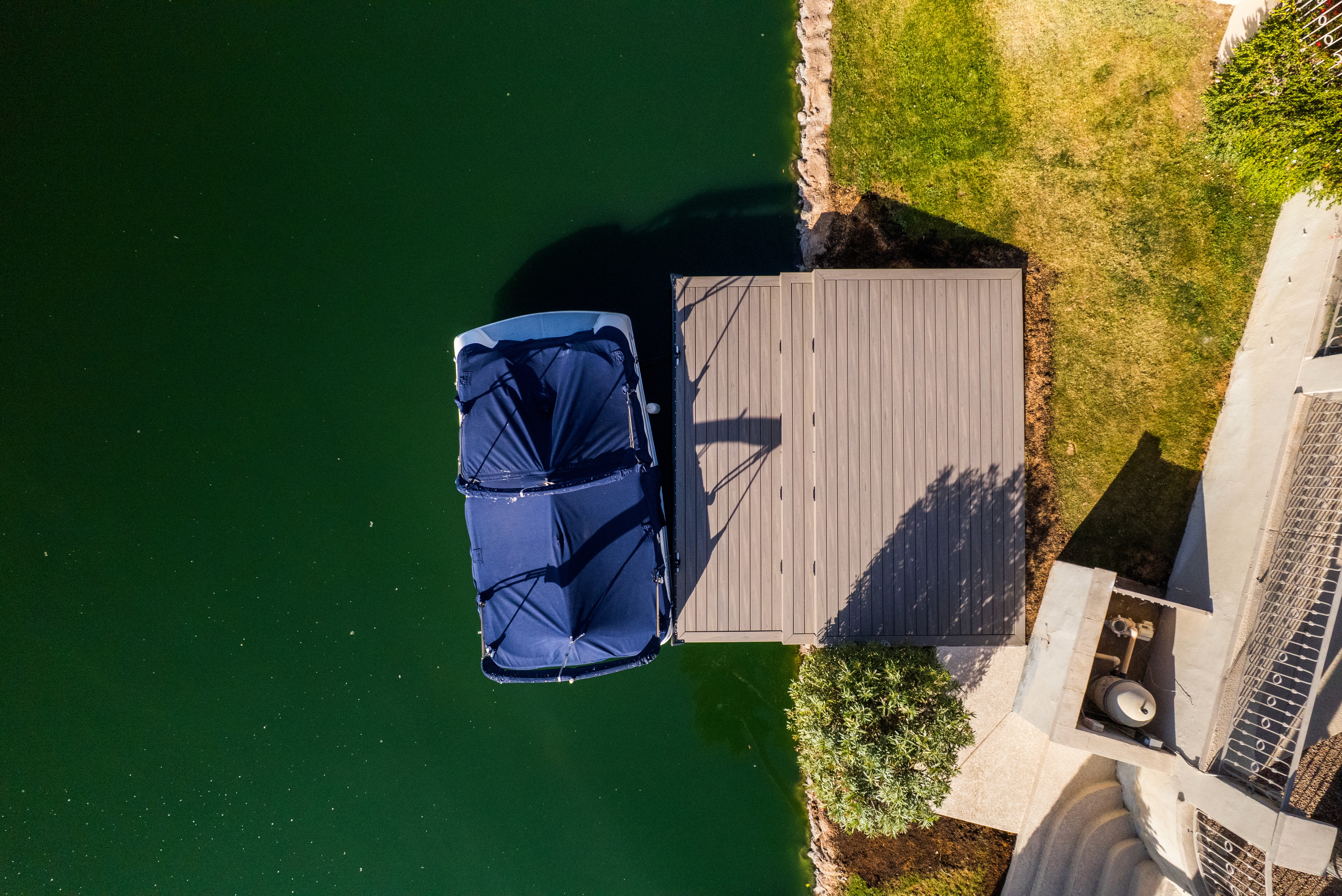 HBC Desks – Dockside Serenity with Trex Transcend Lineage
decking