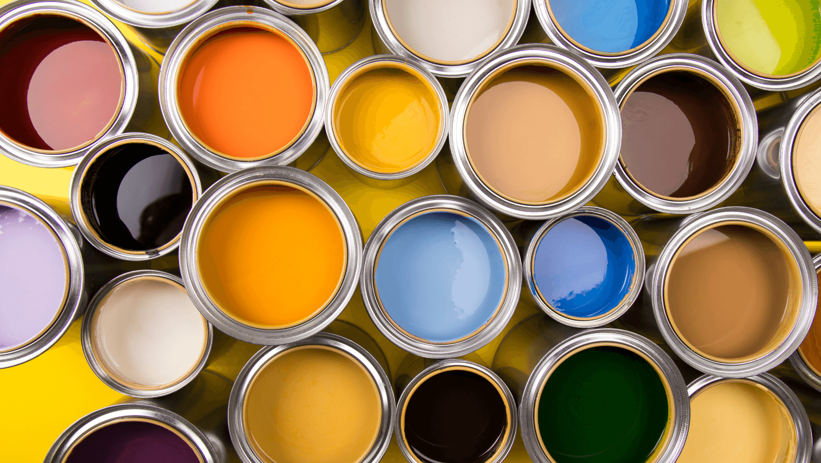 Dynamic picture of a cyclist riding downhill