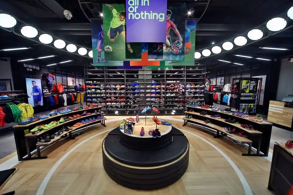 intérieur magasin adidas