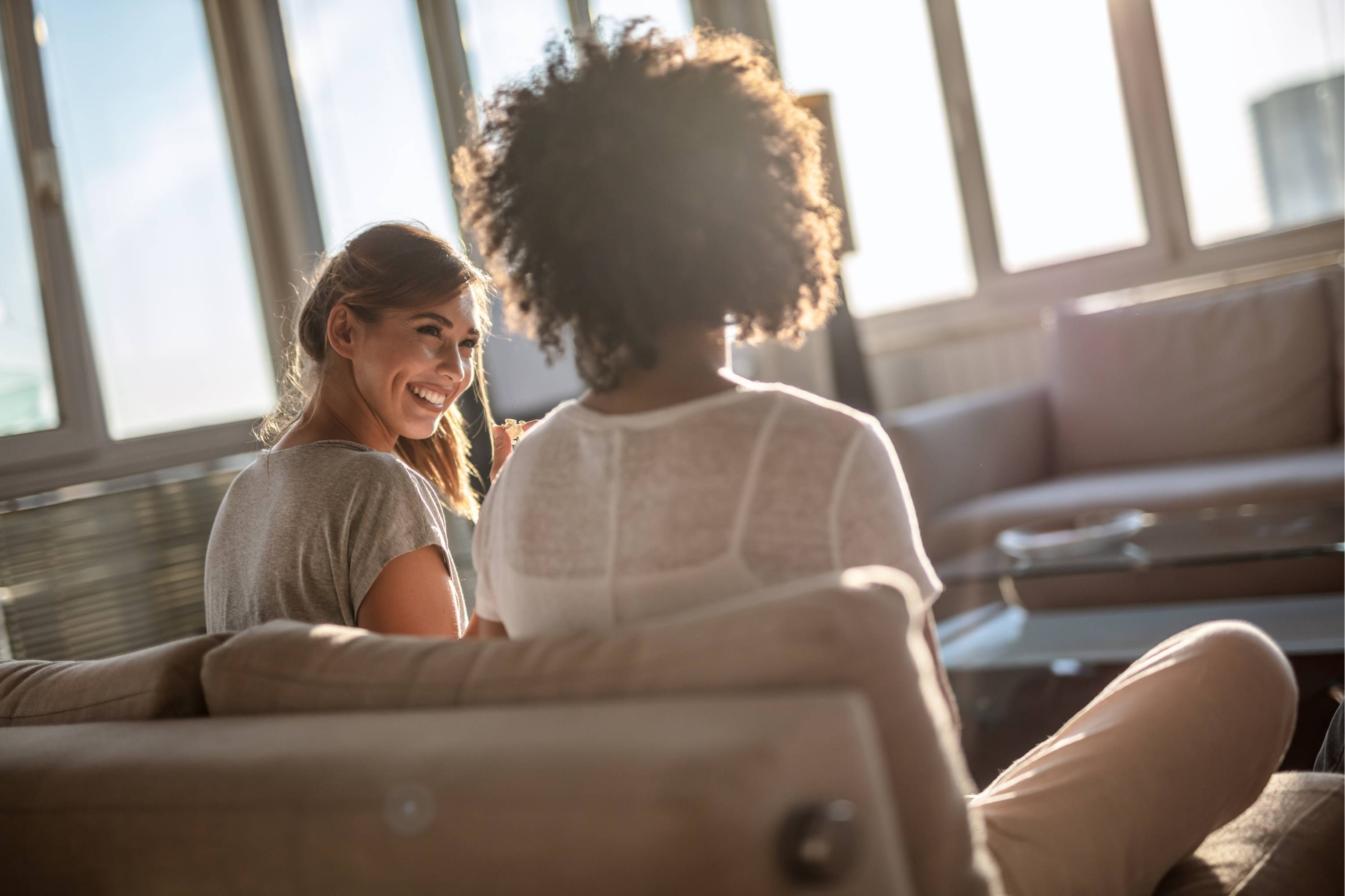 Two women talking about egg donation