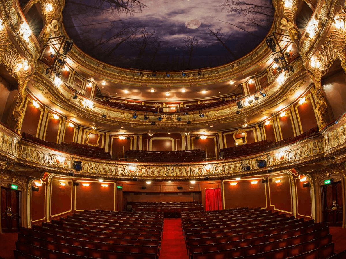 অ্যাপোলো থিয়েটার লন্ডন অডিটোরিয়াম