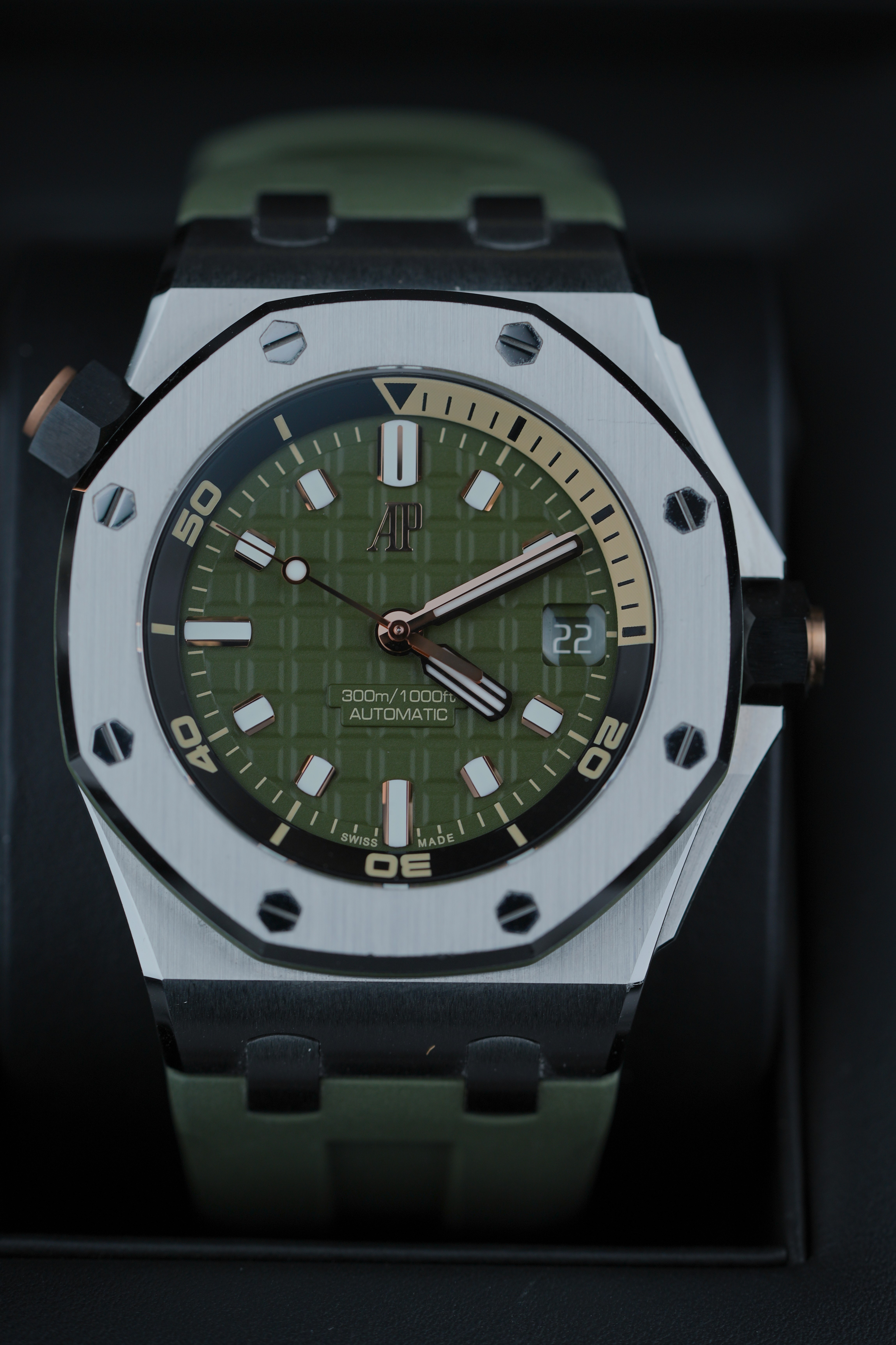 Buy Audemars Piguet Royal Oak Offshore Diver Stainless Steel Khaki with khaki green dial — photo 11