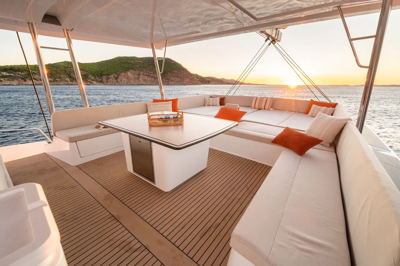 Bali 5.8 Flybridge