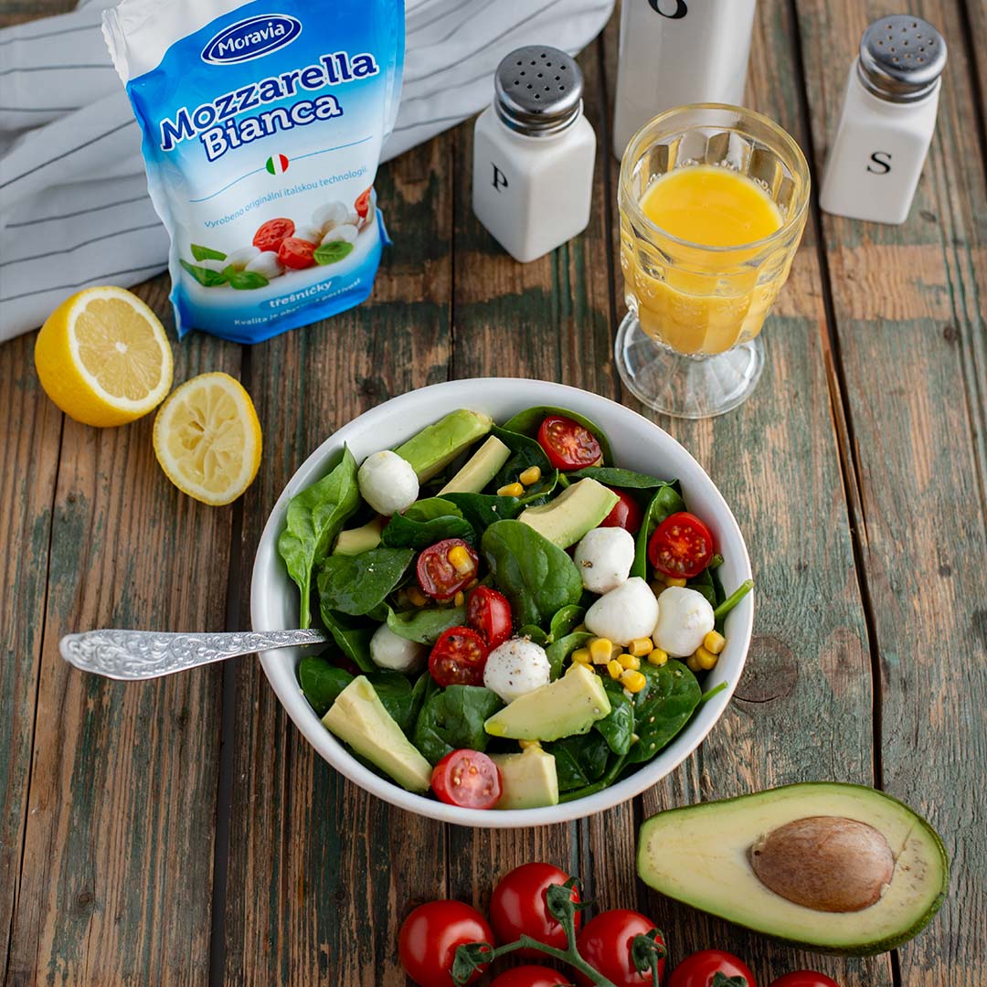 Zeleninový salát s mozzarellou