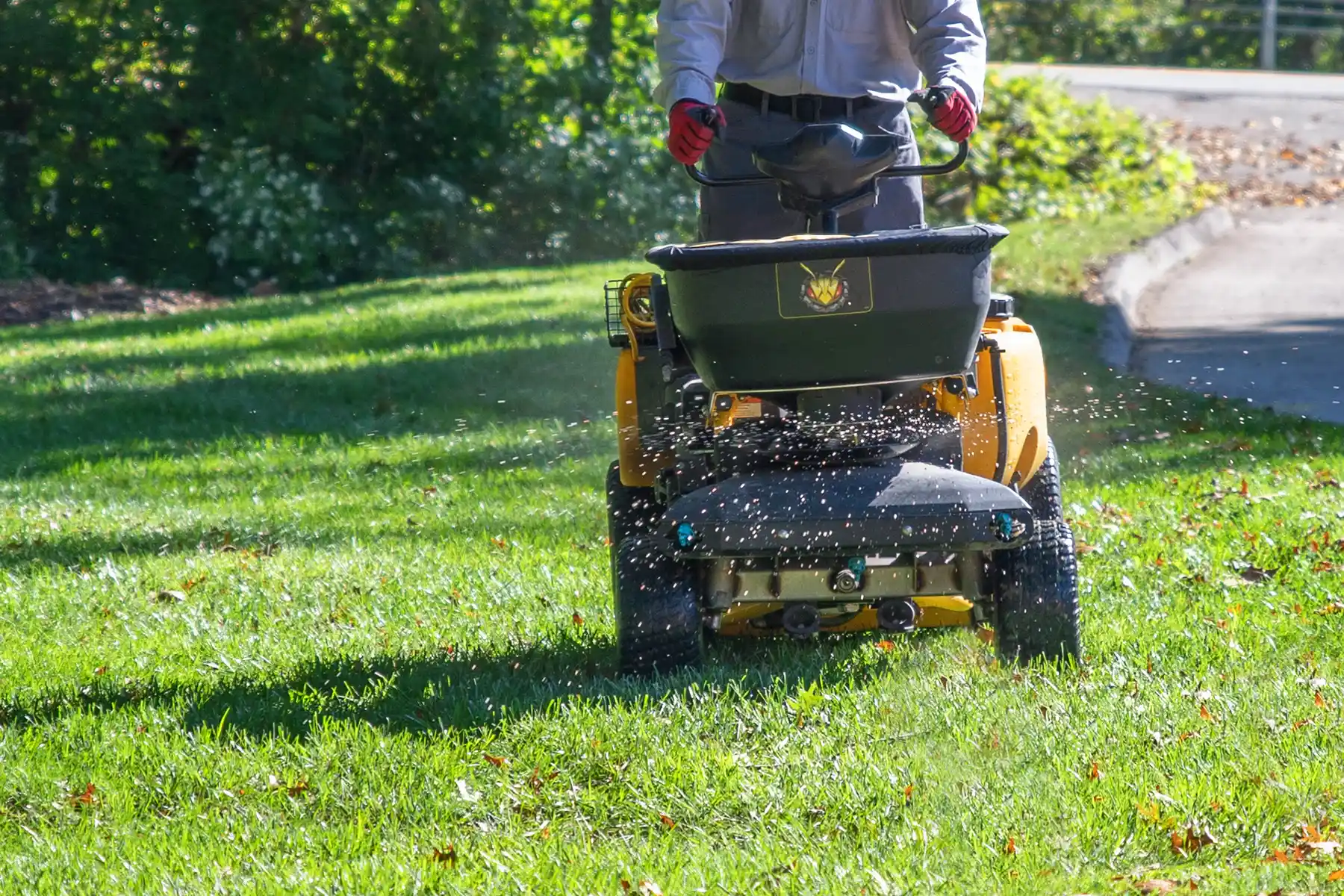Image of a Pure Lawn employee fertilizing a St. Louis lawn