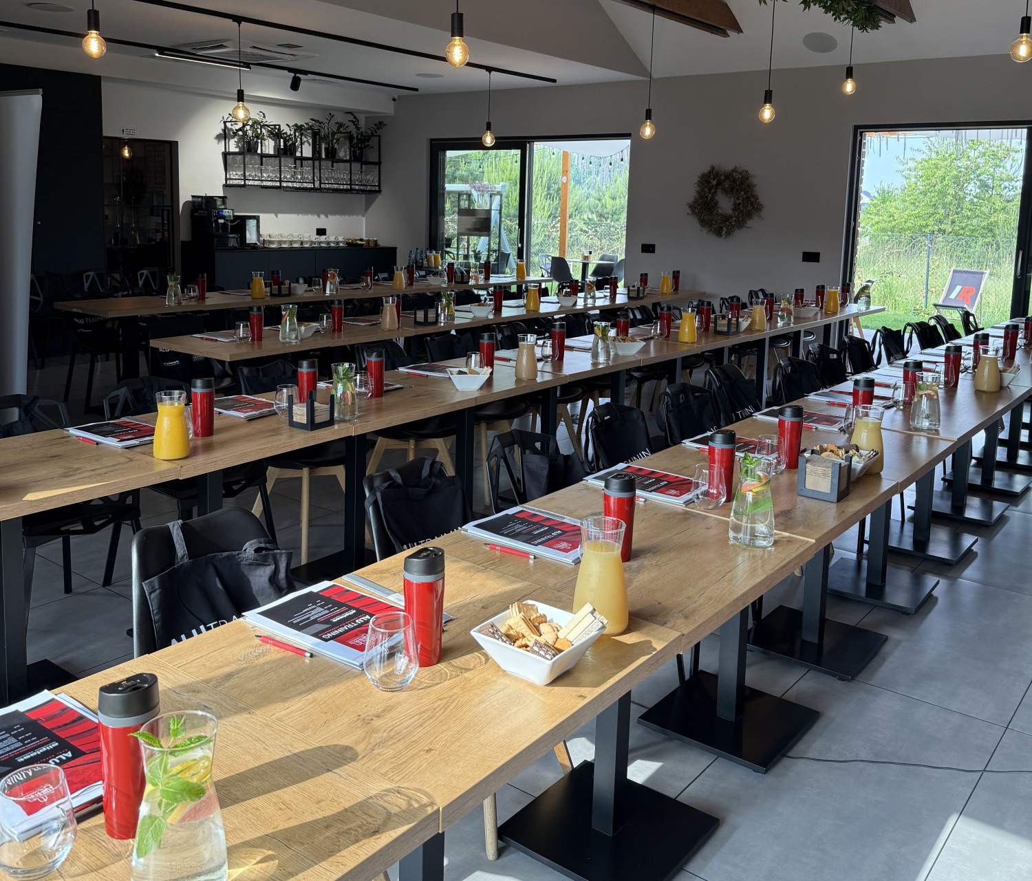 Profesjonalna sala szkoleniowa w Niedźwiedzia 25 przygotowana na szkolenia z dofinansowaniem UE