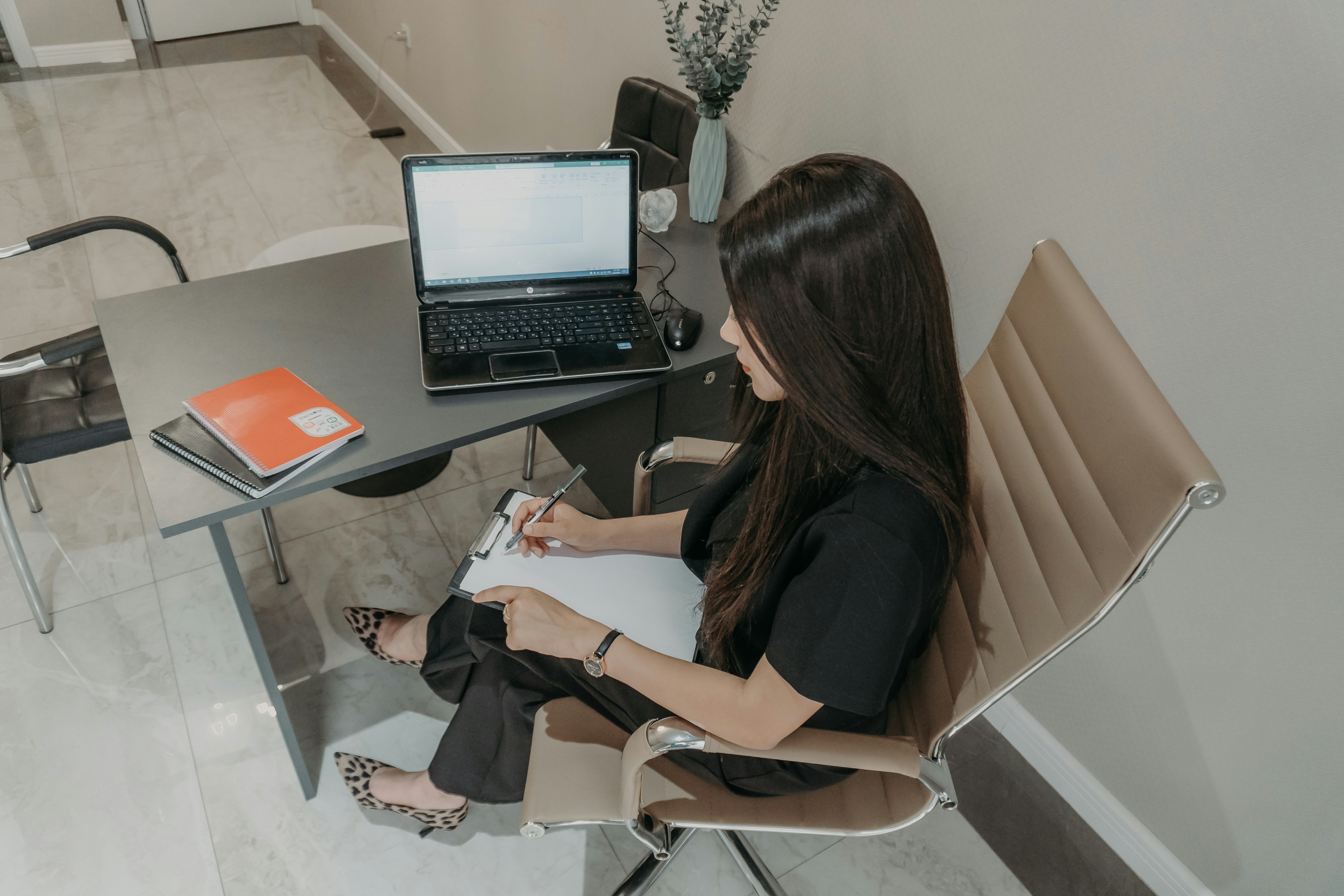 woman working - How To Write A College Research Paper