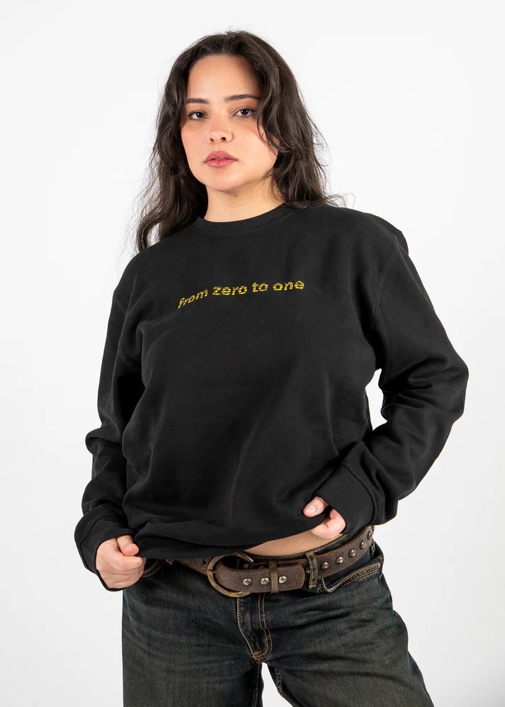 Aplicación de marca en camiseta — branding y producción textil Divuit Studio Barcelona