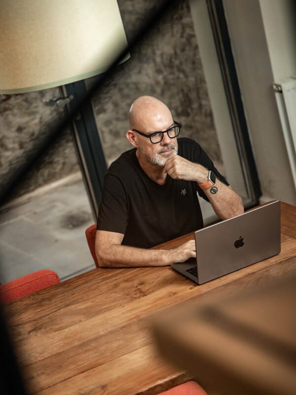 hans roenhorst aan tafel