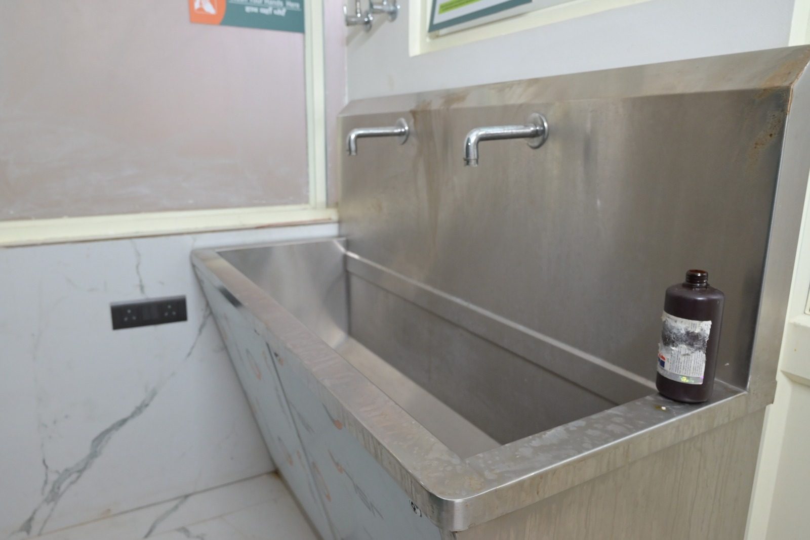 Surgical scrub area outside the theatre