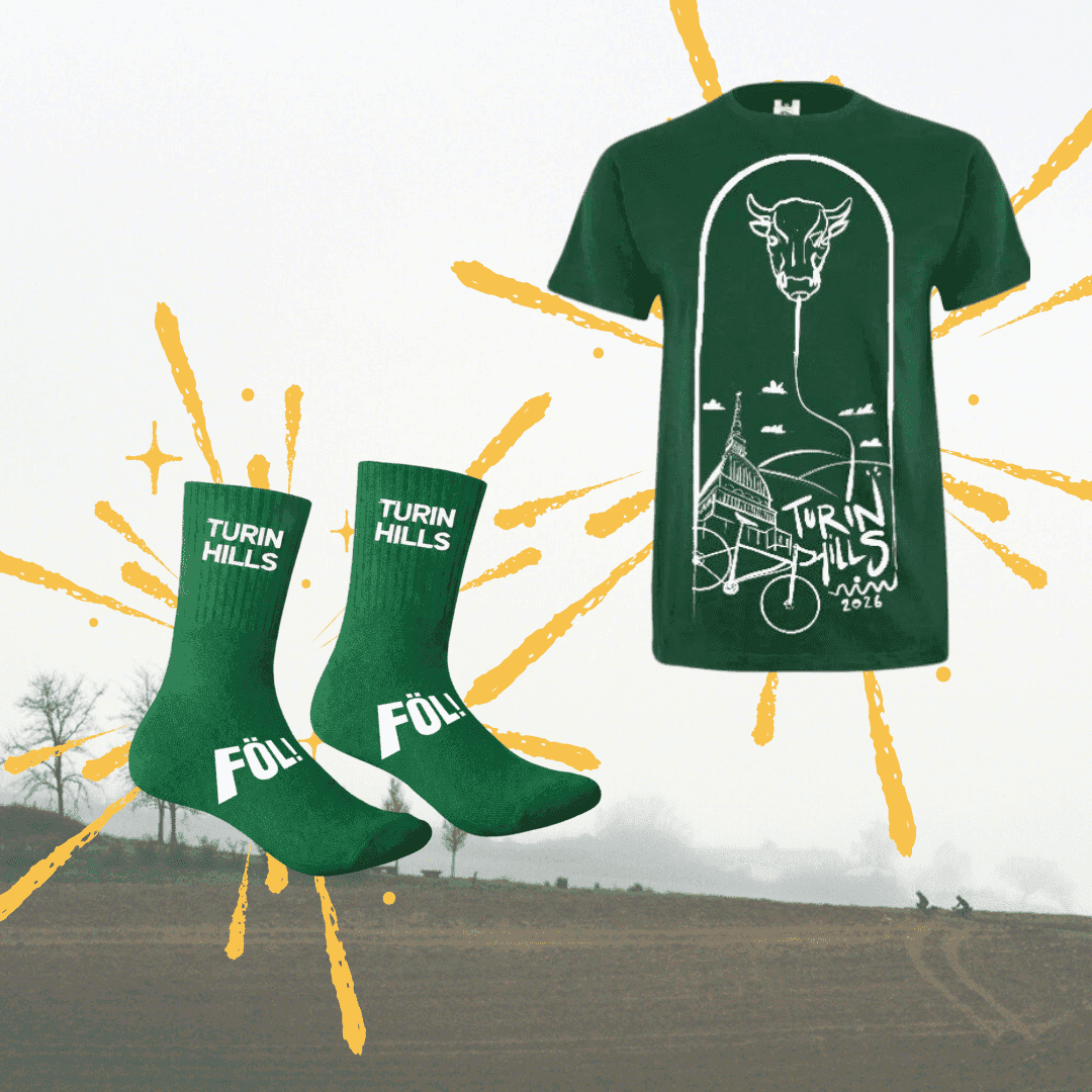 Foto con sfondo il castello del valentino e due ciclisti che lo contemplano