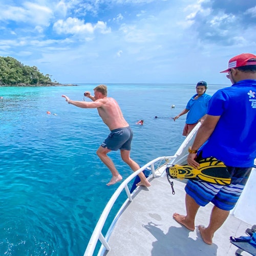 Κάντε snorkeling και ανακαλύψτε έναν παράδεισο κάτω από τη θάλασσα.