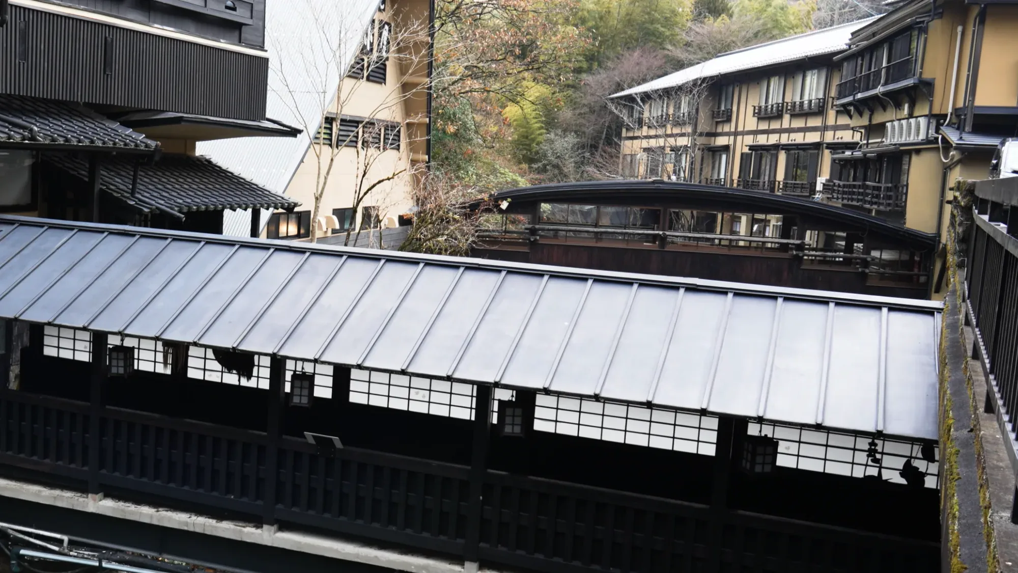 The covered walkway and arched bridge at Kurokawa Onsen