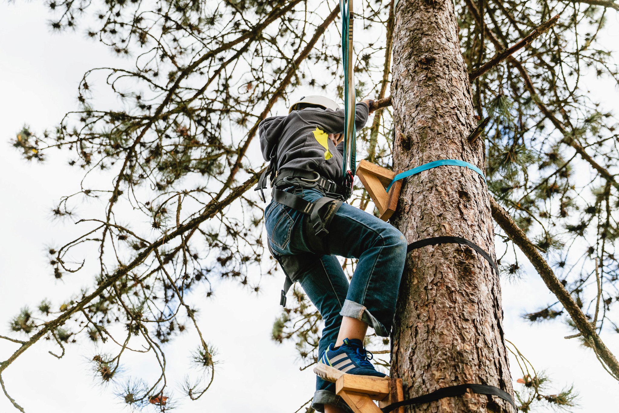 Zwei Jungs die Spaß haben