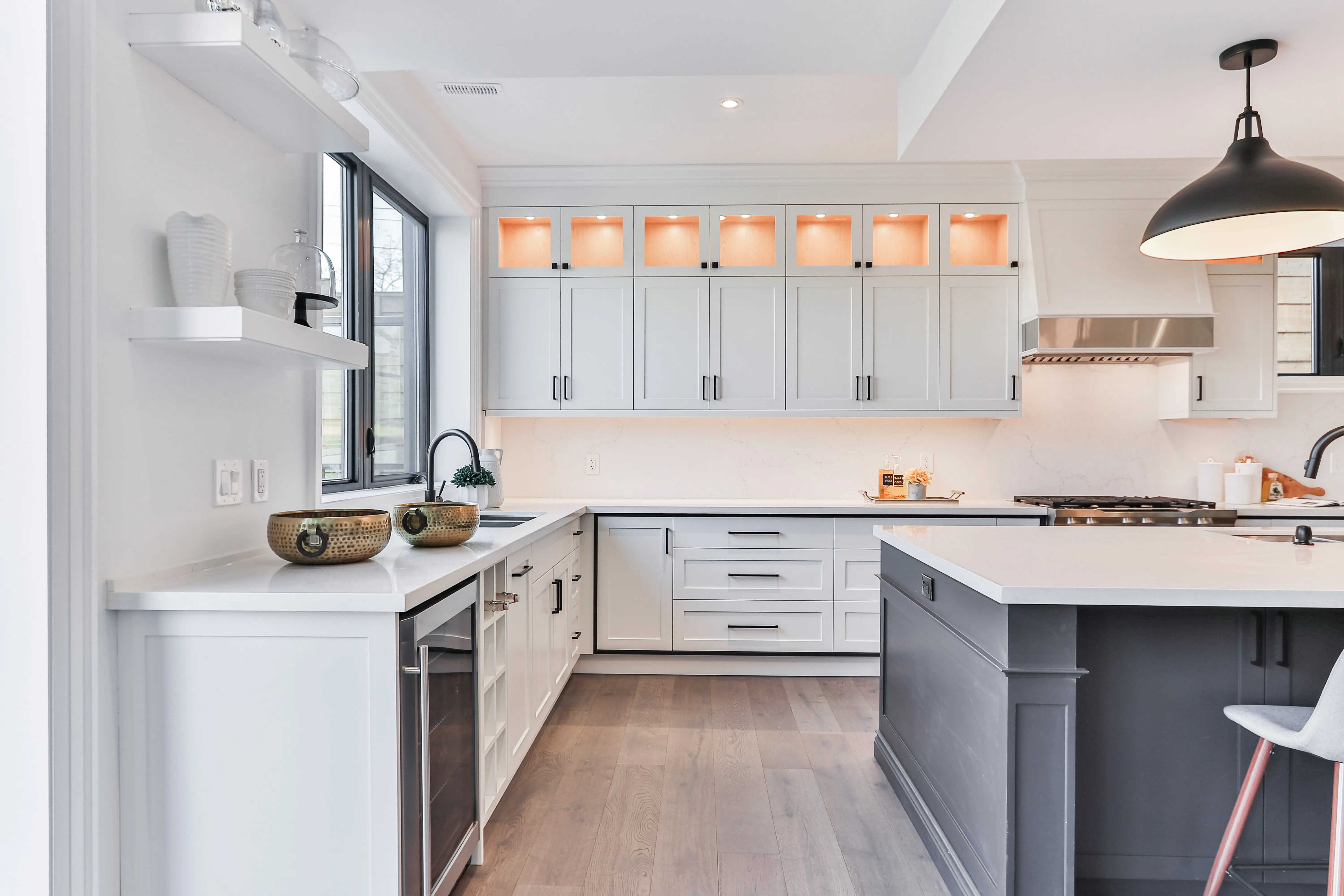 white kitchen cabinets