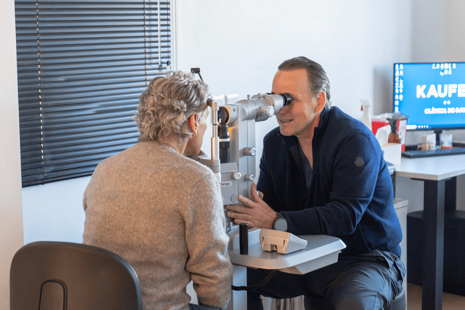 A man stading with Surfboard
