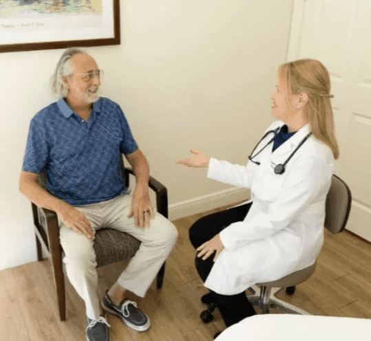 Dr. Migdalia Merida meeting with a concierge medicine member at Harper Health Sarasota.