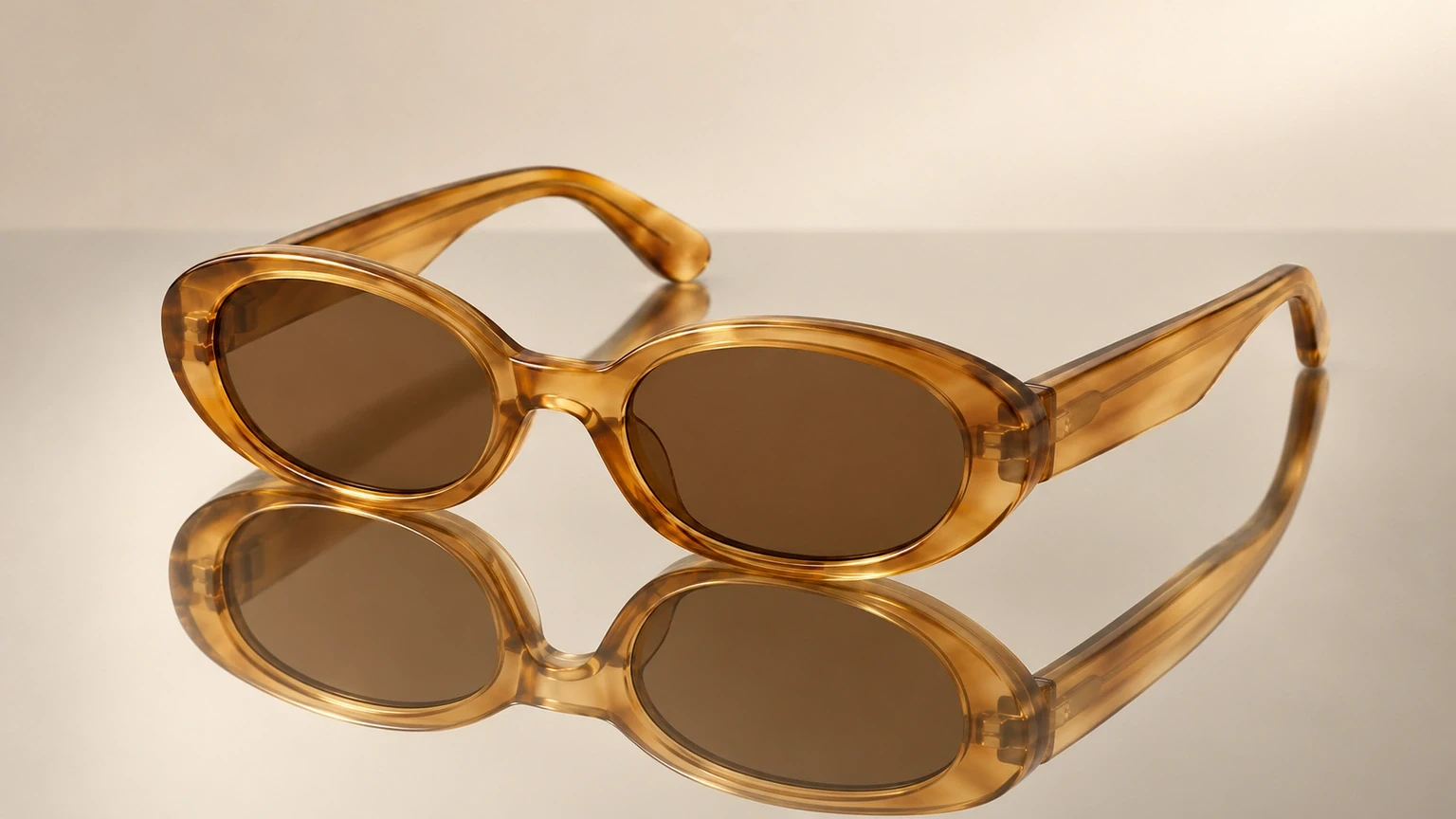 Glamoor eyewear campaign photo