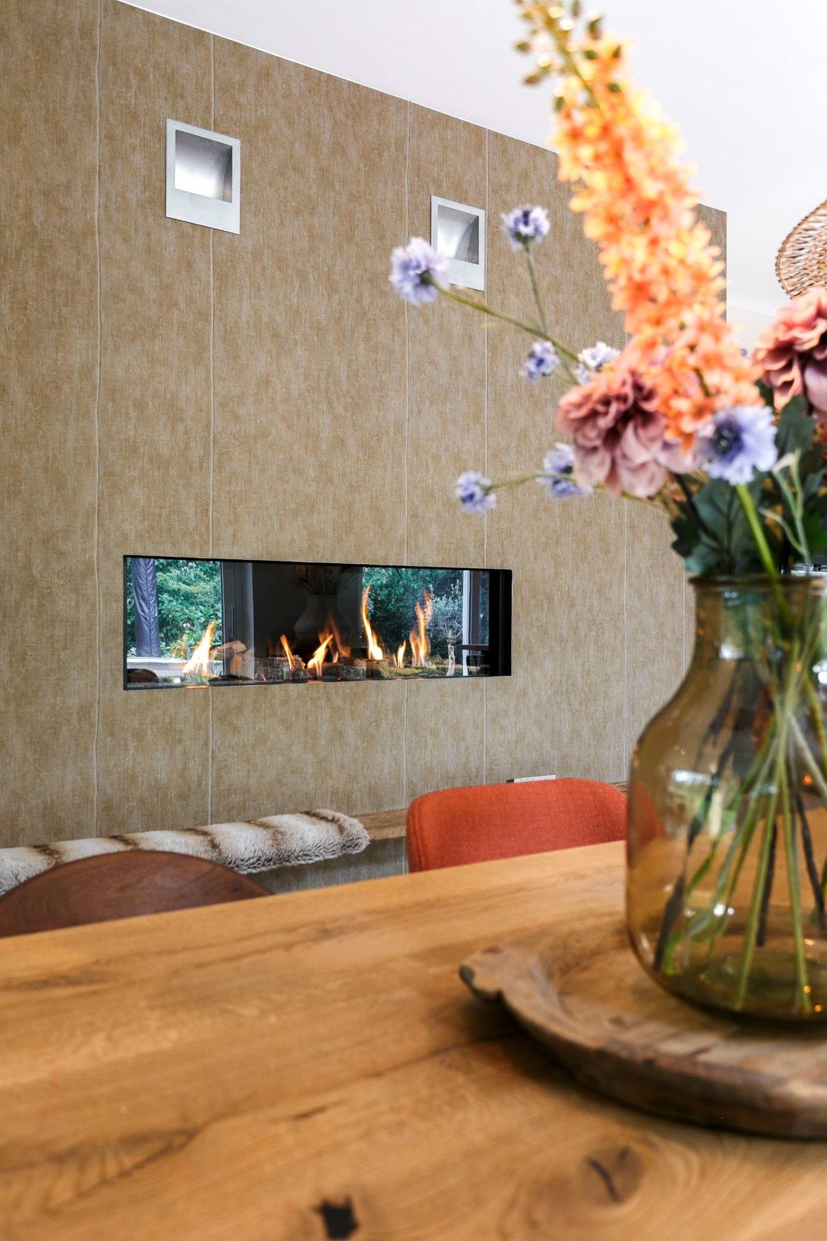 gashaard bosvilla in de woonkeuken met natuurijk behang