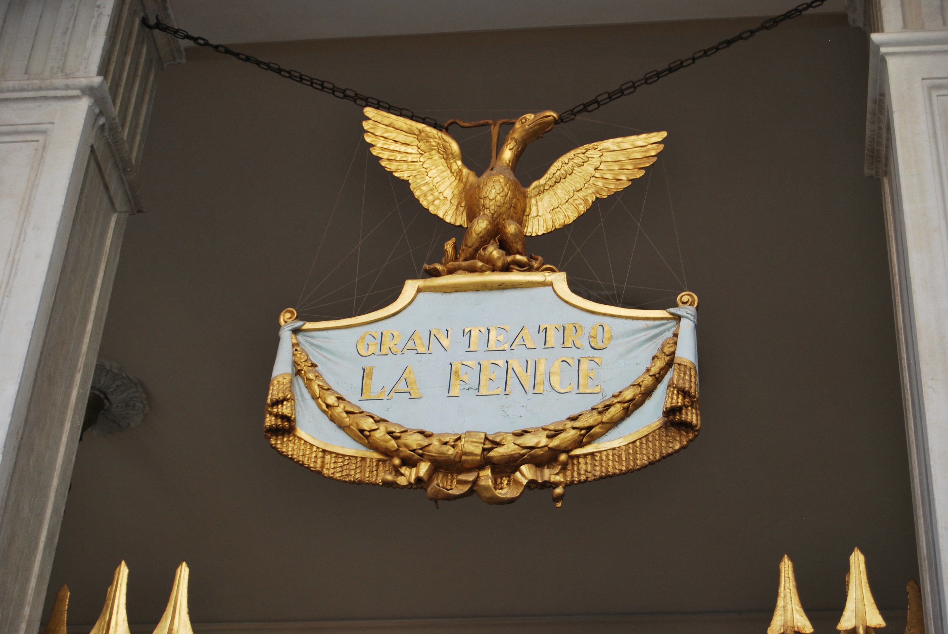 Panggung Teatro La Fenice dengan para pengisi acara di Venesia, Italia, selama bulan Oktober.