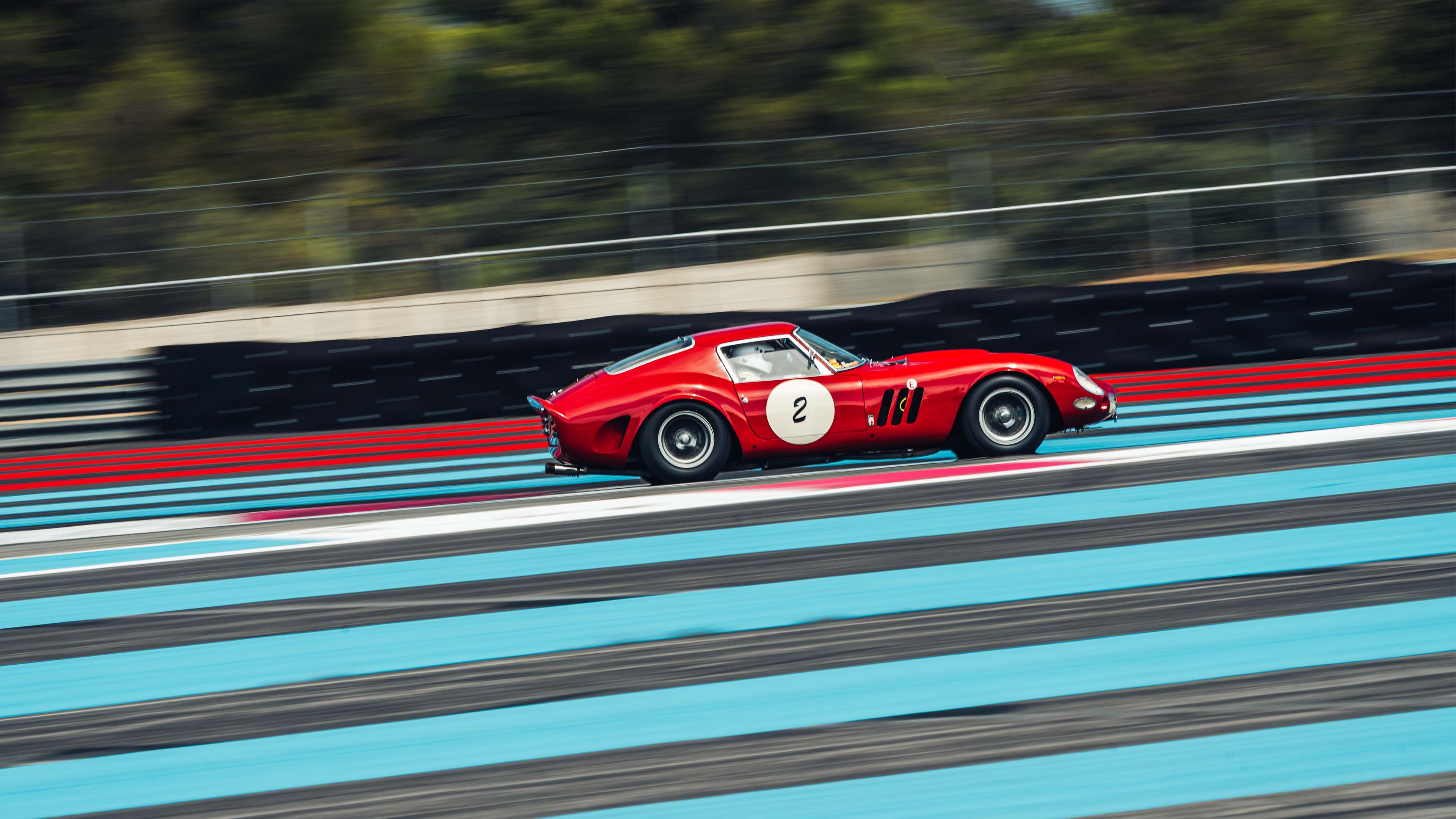 Foto in movimento di ferrari 250 gto al paul ricard