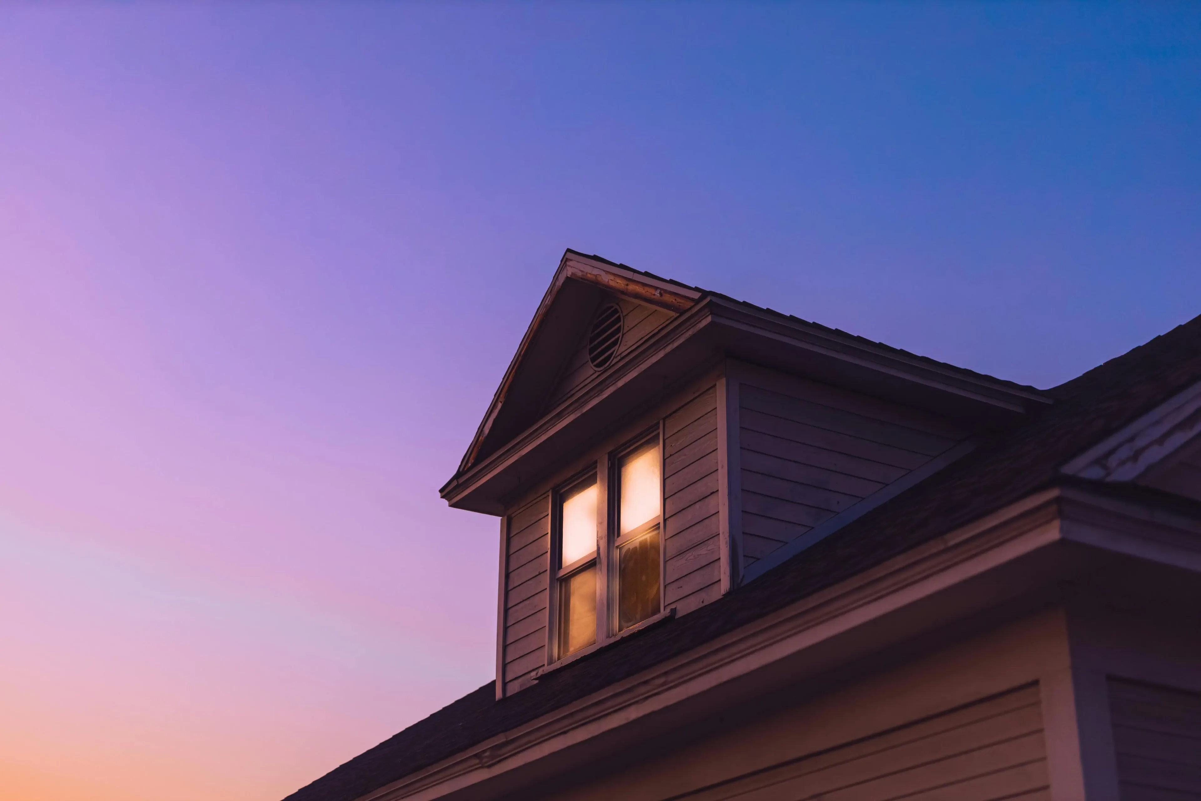 Solar-powered home benefiting from clean energy throughout the day