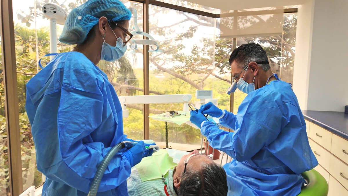 Meza Dental Costa Rica: Dental tourism for implants, All-on-4, full-mouth care.