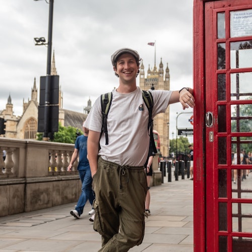 अपने मिलनसार स्थानीय गाइड के साथ लंदन की बेहतरीन जगहों की खोज करें!