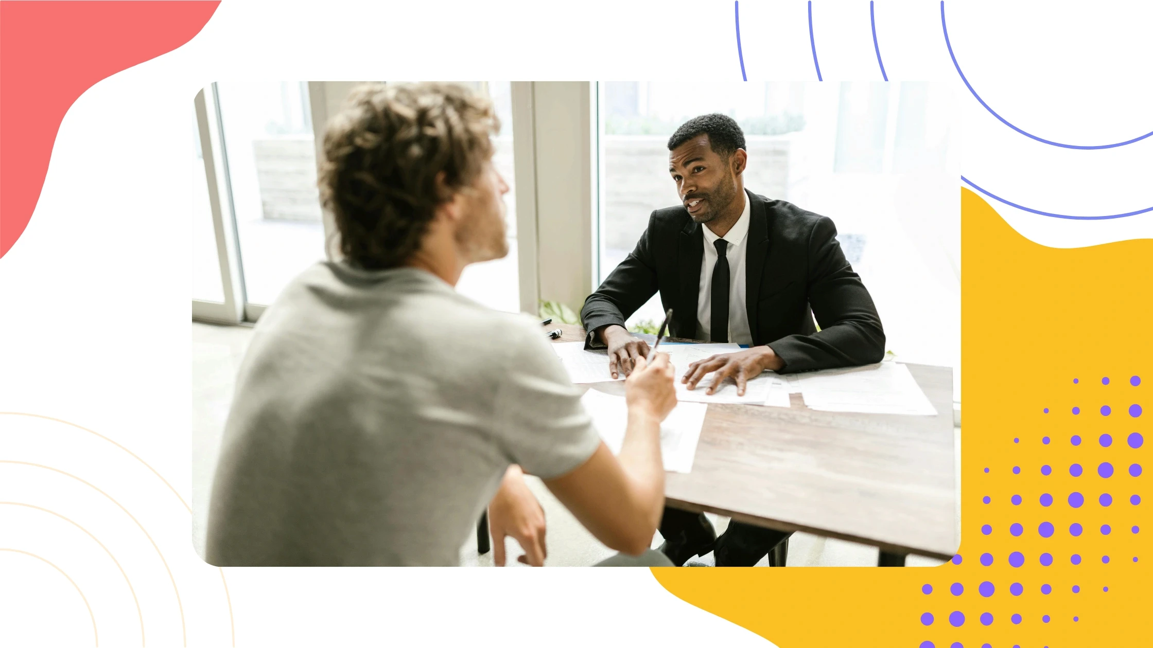 Coach in a one-on-one conversation exploring client needs, showing how discovery calls help refine a strong online coaching offer.