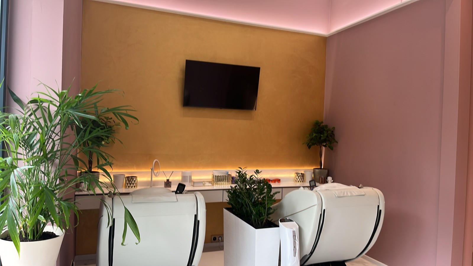 Warm premium salon lifestyle detail