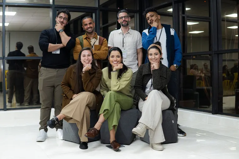 Time da Tera reunido em um evento