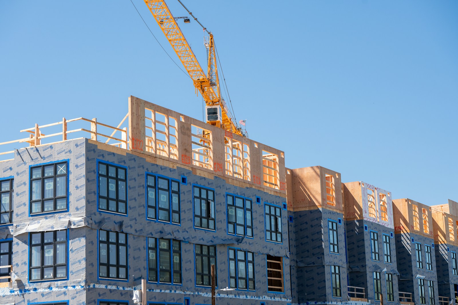 Edifício residencial em fase de construção