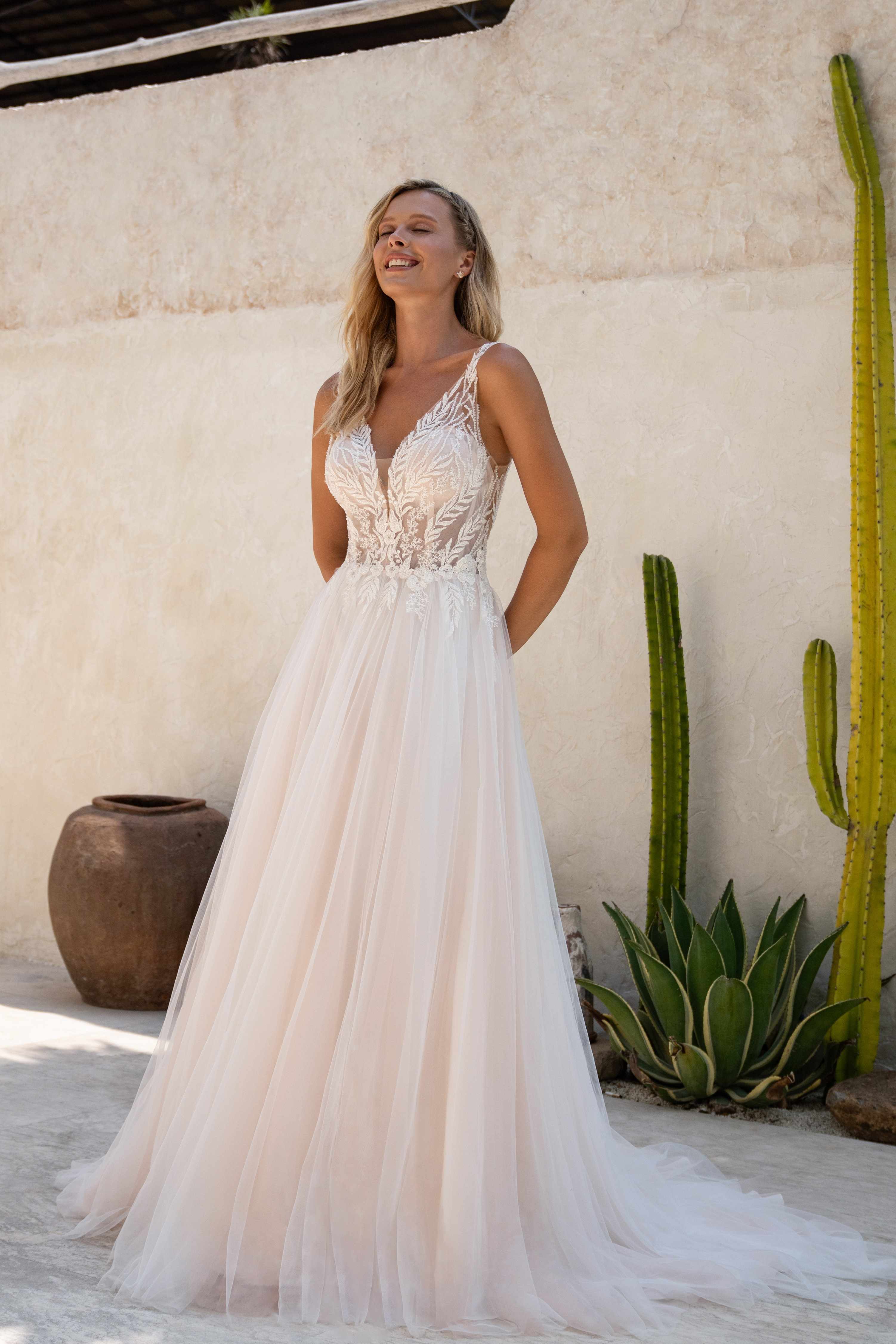 Beach Wedding Dress mit luftigen Stoffen