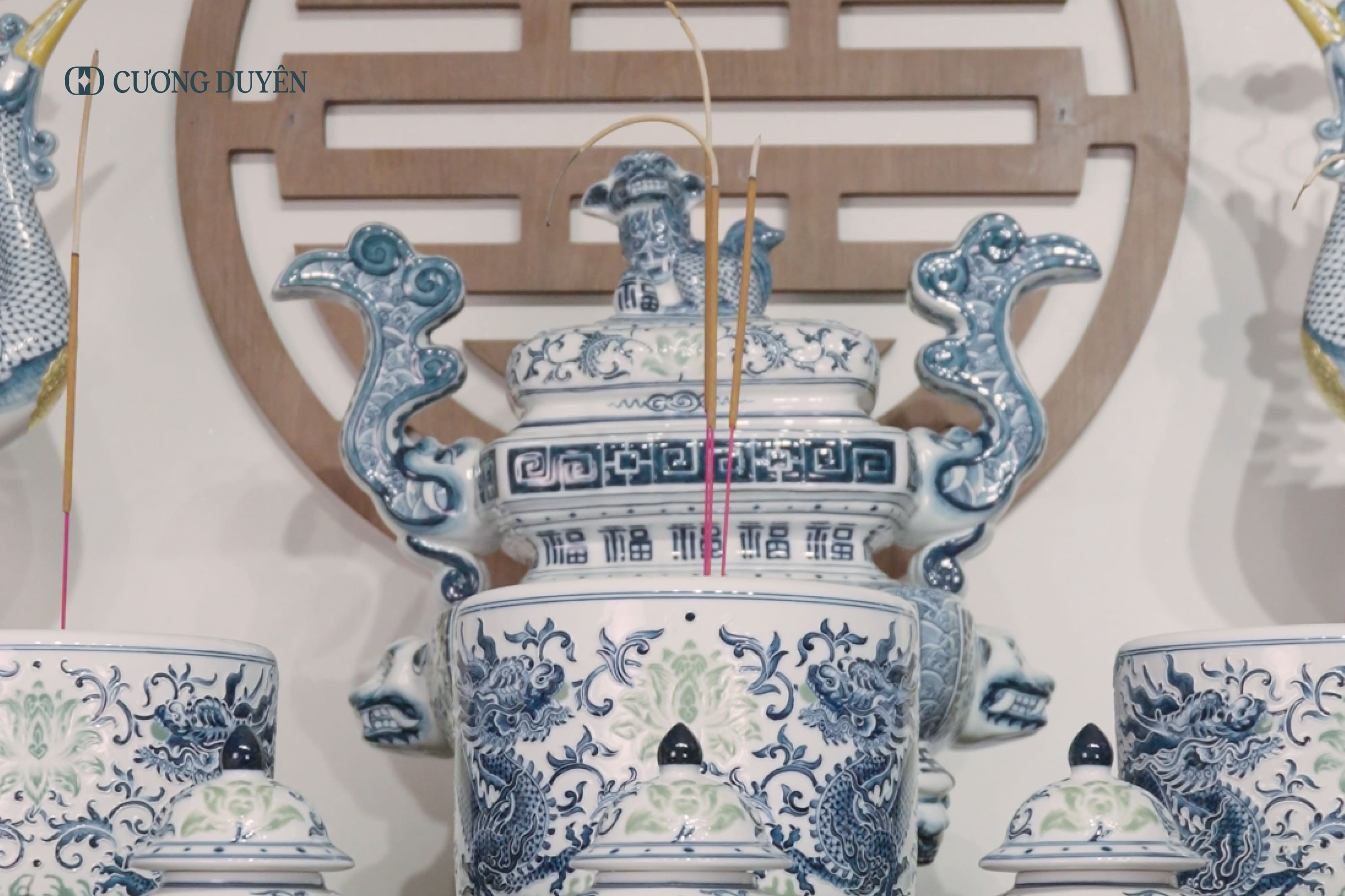 có nên thắp hương vào 12 giờ trưa không