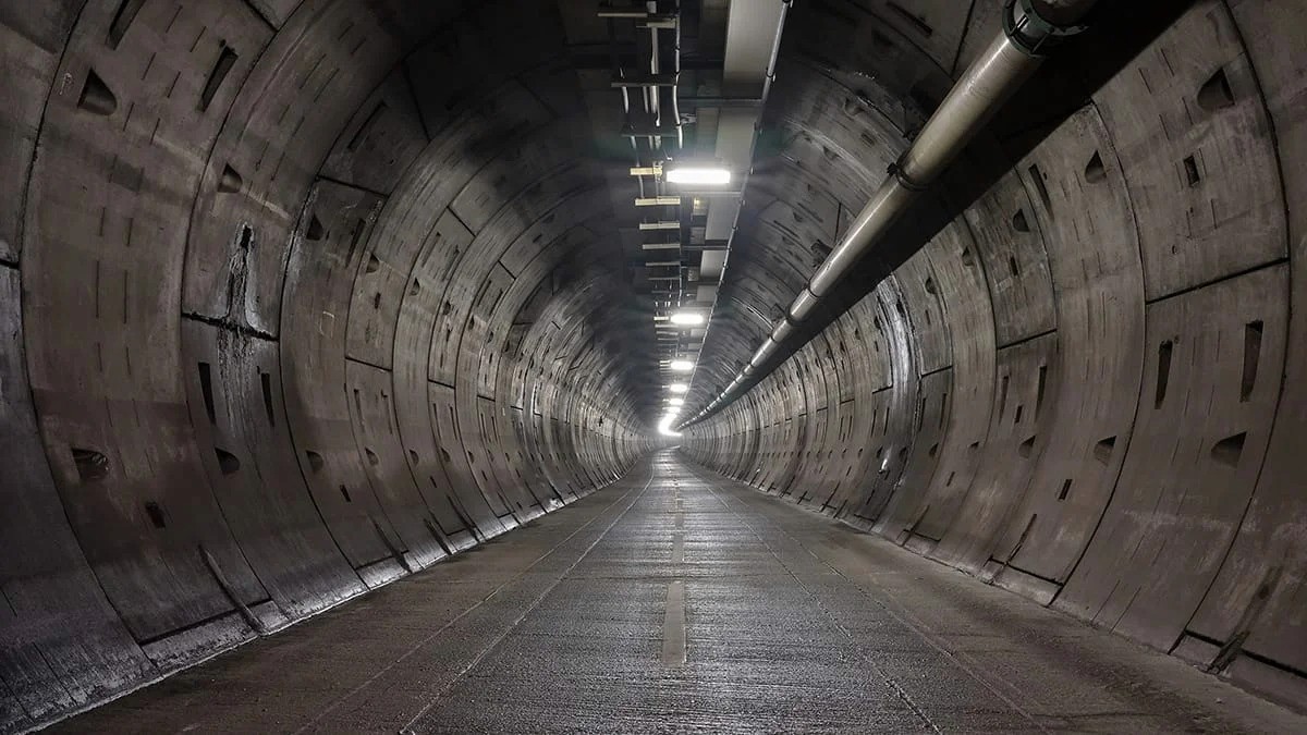 Tunnel technique de maintenance sous terrain — photographie infrastructure Lille | Anteale Yann Manac’h 2025