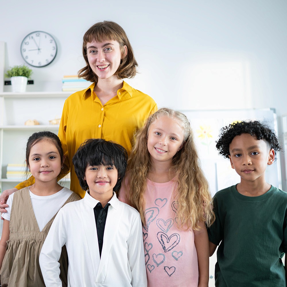 Website demo layout for tutors and private instructors with subjects offered, services, and contact form.